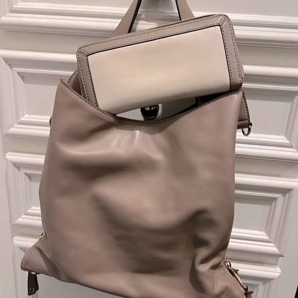 Michael Kors beige purse with zip around wallet - Picture 1 of 7